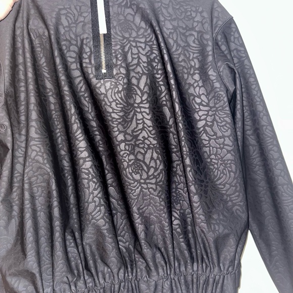 Lululemon top size 4 - Picture 3 of 5